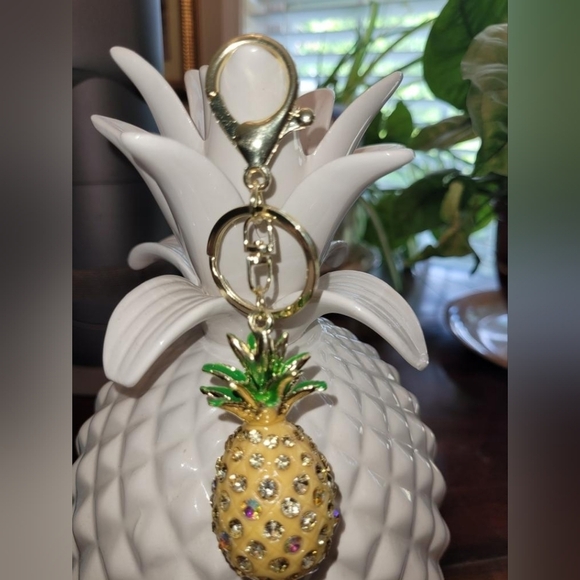 Bag Charm with yellow pineapple - Picture 2 of 3